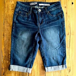 Donna Karan Bermudas; Size 2